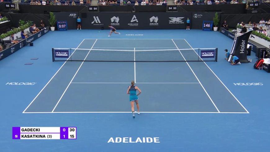 更是对他在 更是对他在