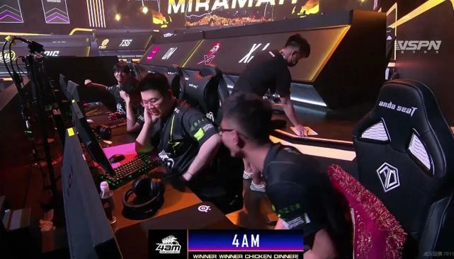 更加紧密的 更加紧密的